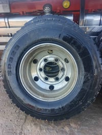 تايرات ١٧ ونص • نص عمر • جنط حديد