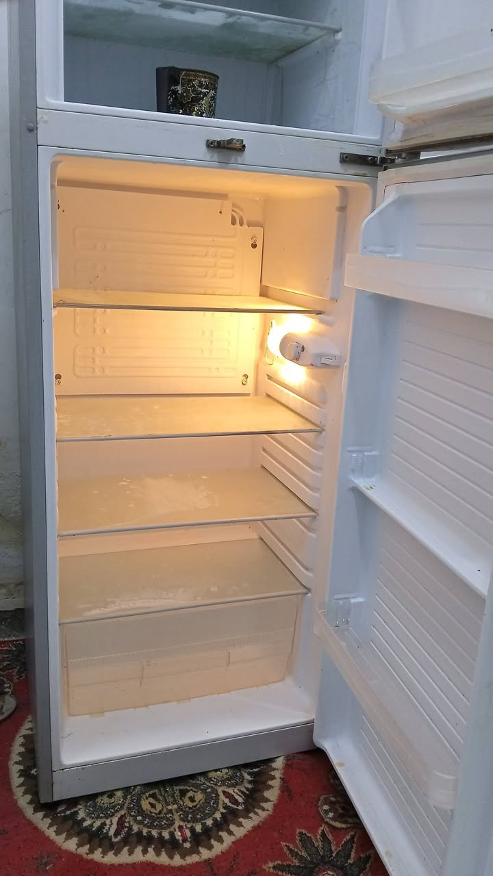 ثلاجه للبيع جديد استخدام شهرين او اقل فول تجميد مكان حي لمعلمين لجديد 
واتساب ***********
