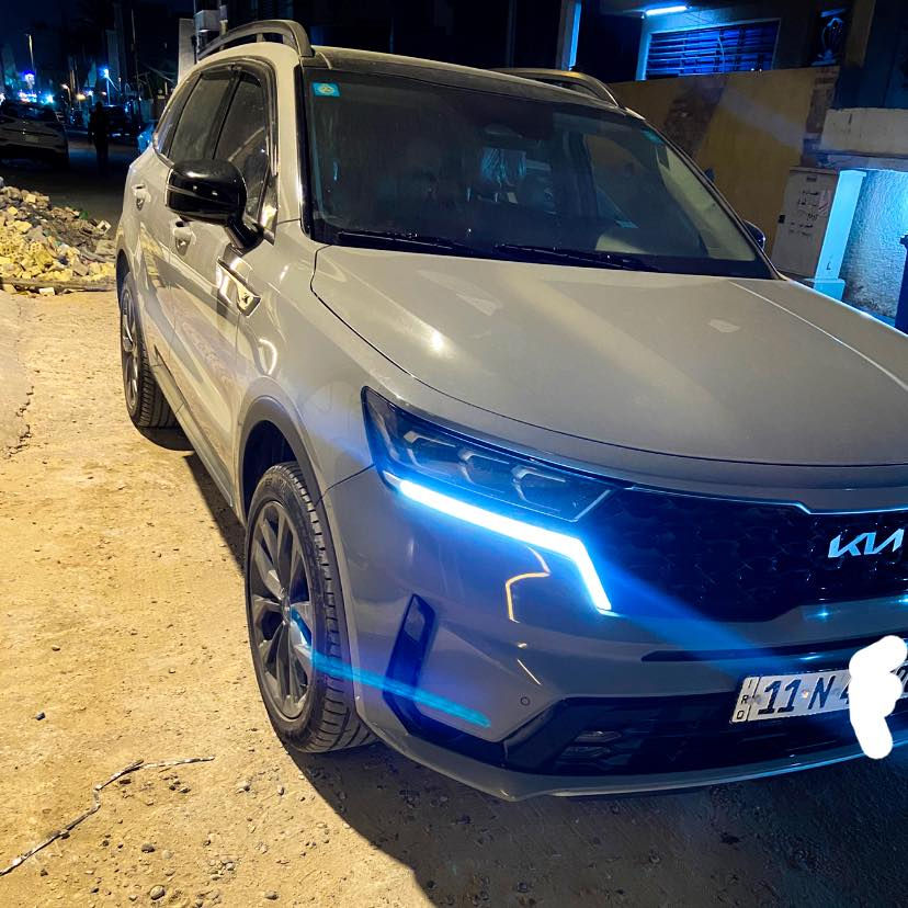 السلام عليكم 
سورنتو 2022 فول ١/١ 
مواصفات SX 
السياره عائليه اقتصاديه 4 سلندر توين تيربو
الداخل جلد + تطعيمات خشب
الدخول والتشغيل بصمه وعند بعد 
الكشنات كهرباء تدفئه وتبريد
بنوراما كامرات اماميه وخلفيه 
حساس امامي وخلفي 
الصندوك كهرباء
وكامرات محيطيه 
فور ويل 
ونقطه عمياء وحتى شفتات تسارع بيها
واذا اريد اعد كل المواصفات يراد وقت طويل 
سعرها ٢٣٥ وبيها مجال 
رقمي ***********
مكاني بغداد بيع فقط وبالعافيه ع ياخذها
