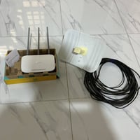 راوتر للبيع كامل ملحقات  السعر 60الف للتواصل 07706875366