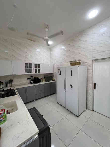 بيت 🏠 للبيع 
الموقع : شط العرب
4سايدات الجزيره 
 -شارع زين العابدين -مجمع عالم الرواد السكني  
مساحه البيت 150م
يحتوي البيت على غرفتين منام وصالة 
وديوانية ومطبخ وصحيات 
البيت كامل ما ناقصه اي شي 
سعر البيت75 وبي  مجال 
استفسار اكثر ***********
