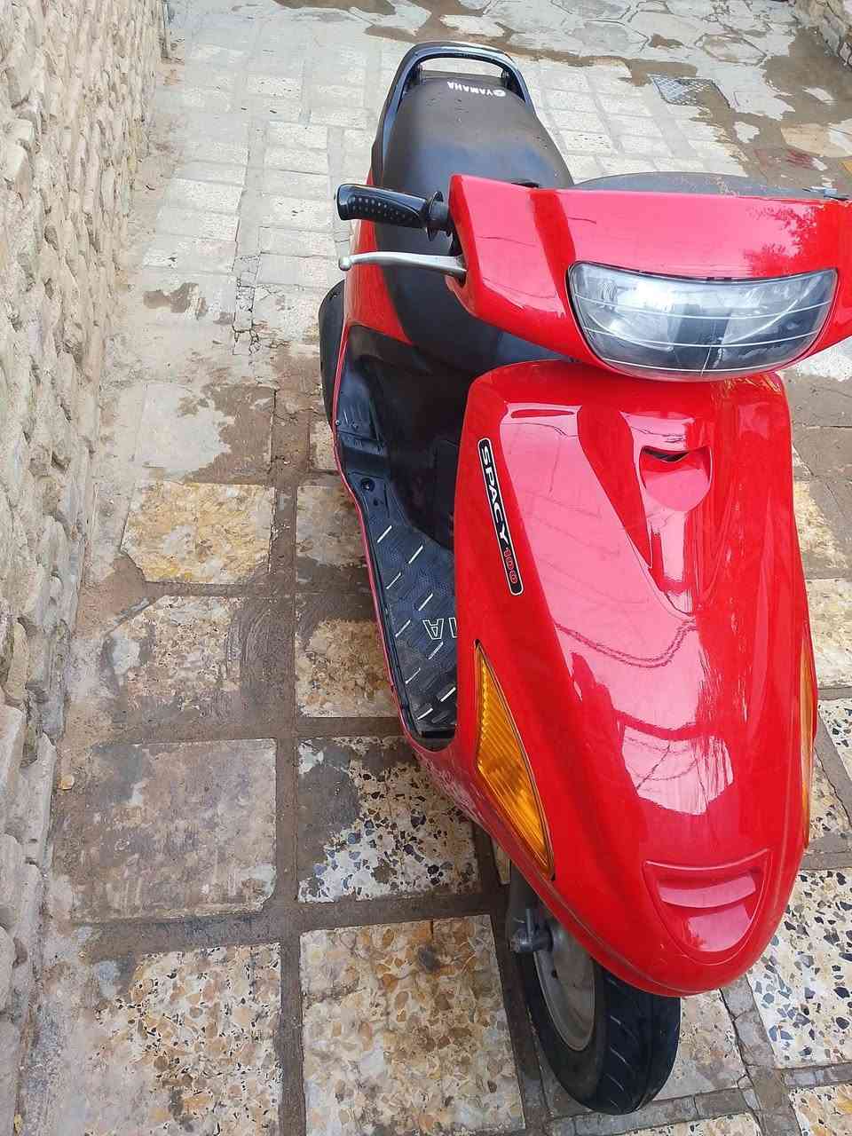 سلام عليكم فراشه فحل للبيع دراجه صارلهاا شهرين 
من طالع من الوكيل 550وبيهاا مجال مكاني نجف حي الميلاد 
شراي اتصل ***********
