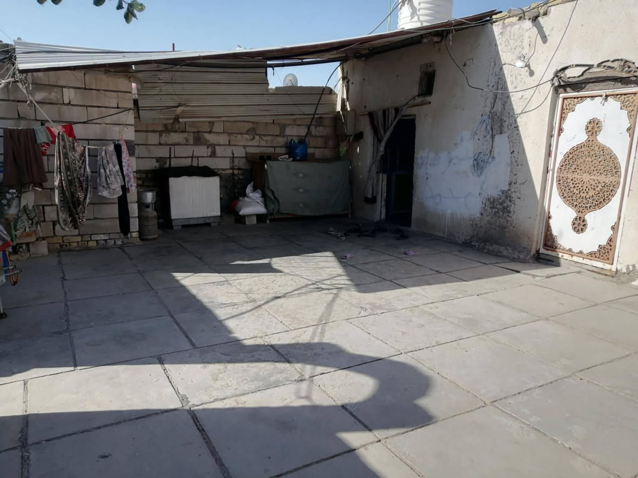 دار للبيع طابو صرف
حي الغدير قرب مجمع المدارس  ومدرسة القاهرة قرب المركز الصحي  الطابق الأرضي
2صاله 2 غرف اكبار مطبخ ديوانيه حمامات داخليه وخارجيه  +
الطابق الثاني شقه معزوله
غرفتين ومطبخ وصاله وساحه كبيرة وحمامات
المساحة 250 متر 
بناء  طابوق  كونكريت الأرضي الطابق الثاني ثرمستون عكادة
السعر  150 مليون


**إذا كنت صاحب هذا الإعلان وتريد حذفه لأي سبب، رجاءا أرسل رسالة إلى الدعم الفني**