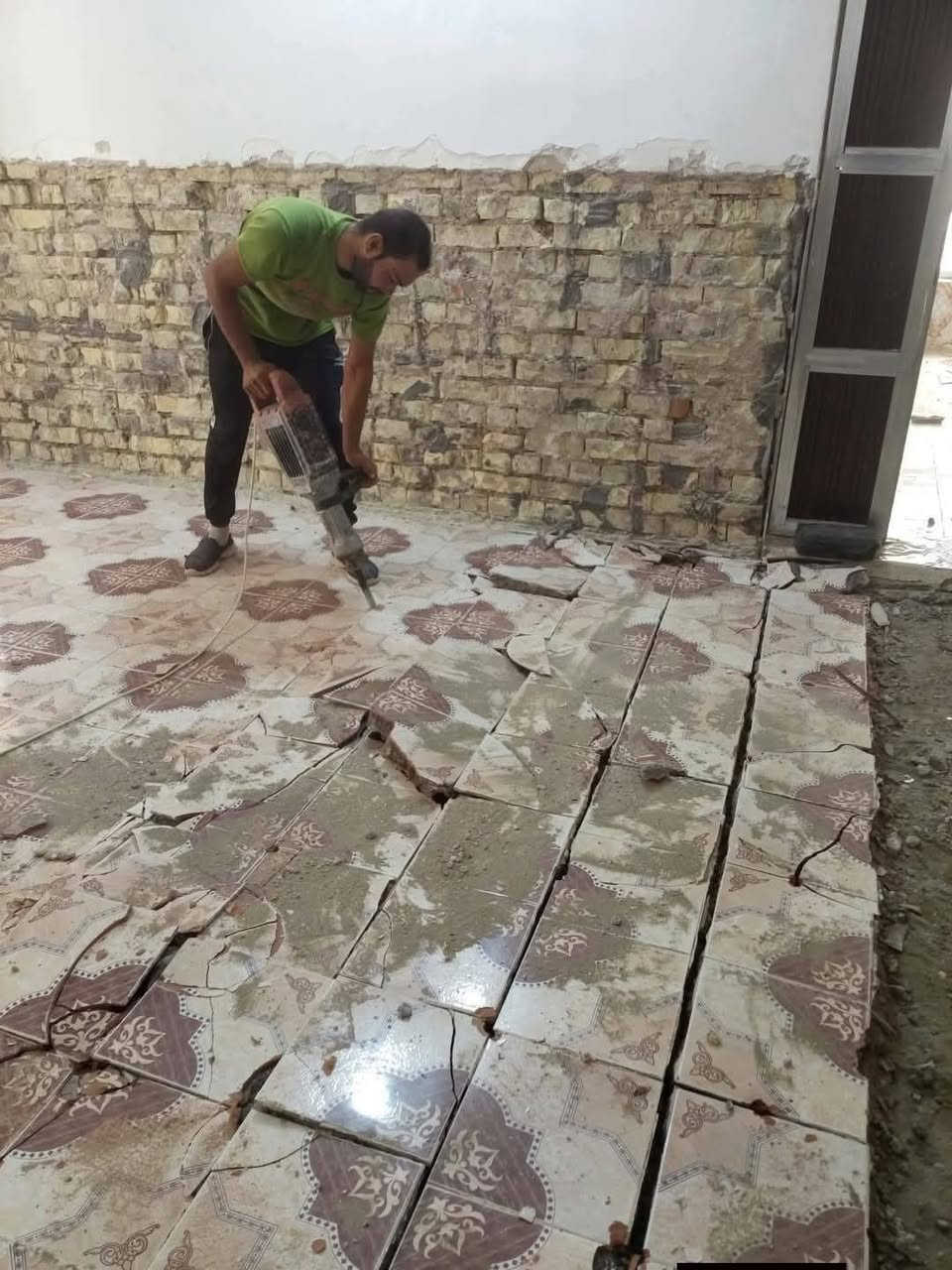 سلام عليكم  / يوجد كادر عمل جاهز  تصعيد مواد  / تنضيف بيوت  / تفليش  / تكشيط  / دفن نهري  / شقلنه ليل ونهار  / وماعليك بكلشي تاخذ شقل جاهز مني  / ومعداتنه جاهز وسياره تجيك للبيت ماعليك بس تصال على رقم/  ، ‏‪0788 988 3267‬‏
