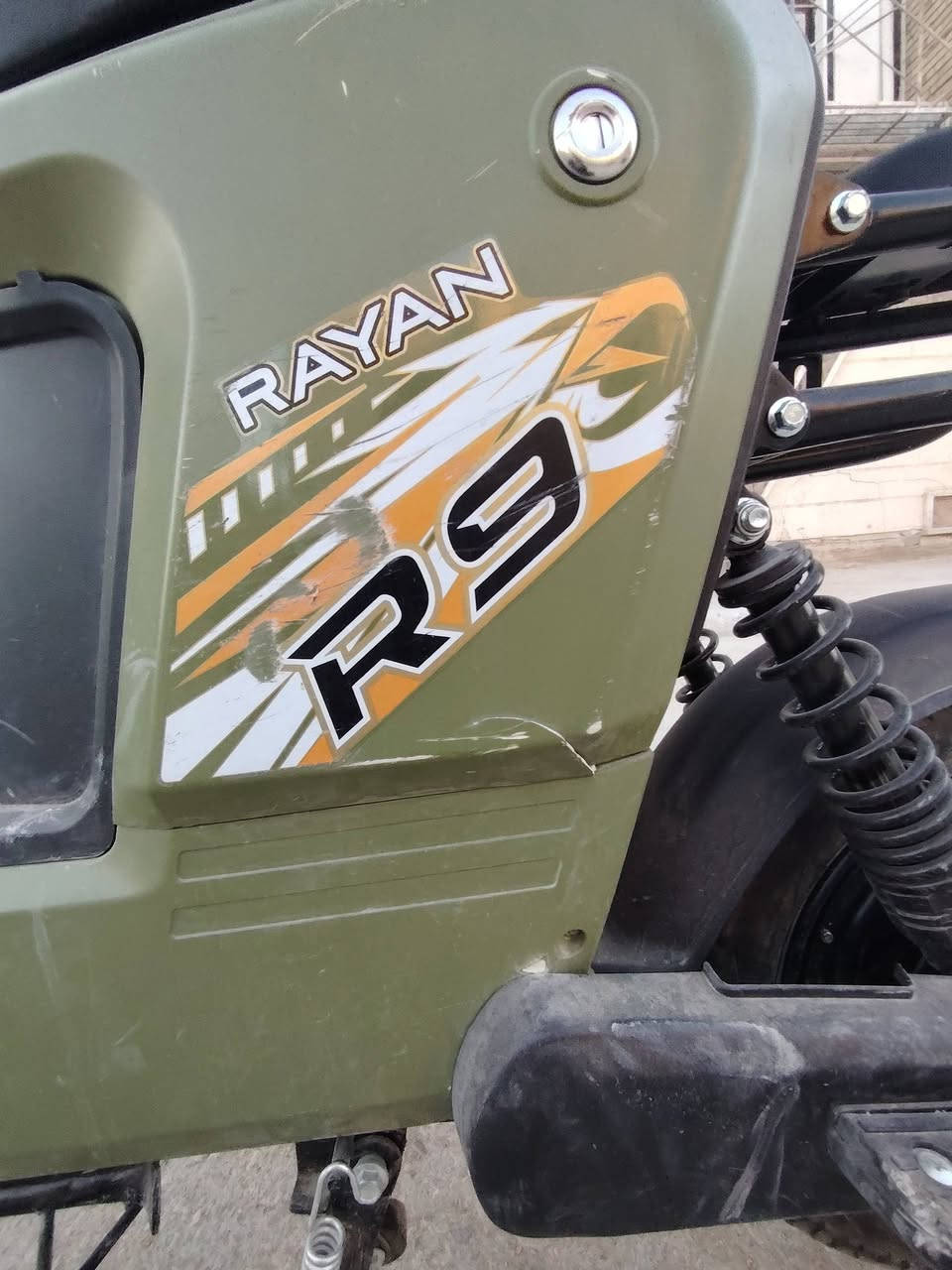 سلام عليكم حبايب R9جديد مشترينه قبل شهر ونص ما ماشي هواي  سعر 550وبي مجال للشرايه وعدن واحد ثاني اذا ترديون امانت الله خوش بايسكل بس اشاىه وكسره مصوره تكدرون شوفون وبي Rيرجع بك وشاحنته وكلشي ممبدل بي رقم ***********ننتضركم 
ملاحضه: عنوان كربلاء ملحق فارس قرب محطت باب كفيل
