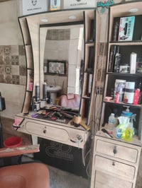 الغراض للبيع  2 ميز ومري وفاترينه طويله النضافه 80%  السعر 250 مكاني ب...