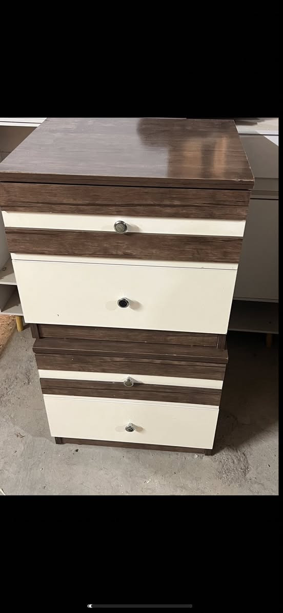 غرفة نوم تركية ٥ قطع للبيع سعرها ٢٠٠ الف 
العنوان چوار چرا _ كنسورة_  داخل السوق
للاستفسار خاص او واتساب ***********
