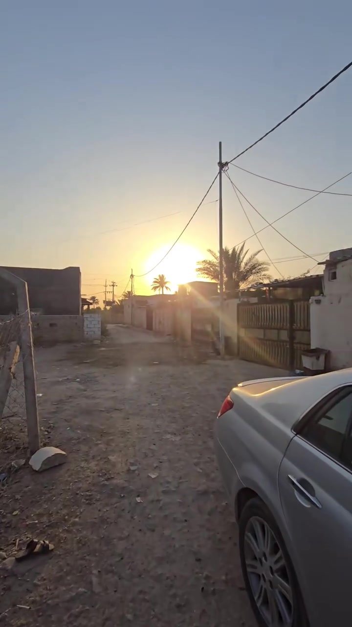 سلام عليكم للبيع البيت200بالسند واقع حال 190 يحتوي على مضيف خارجي صب هوه والطارمه  صحيات خارجيه سندويج البيت كذلك يحتوي على غرفيتن نوم حمام داخلي مطبخ  عكاده الداخل العنوان بابل النيل بحريه شارع بحريه للاستفسار ***********
