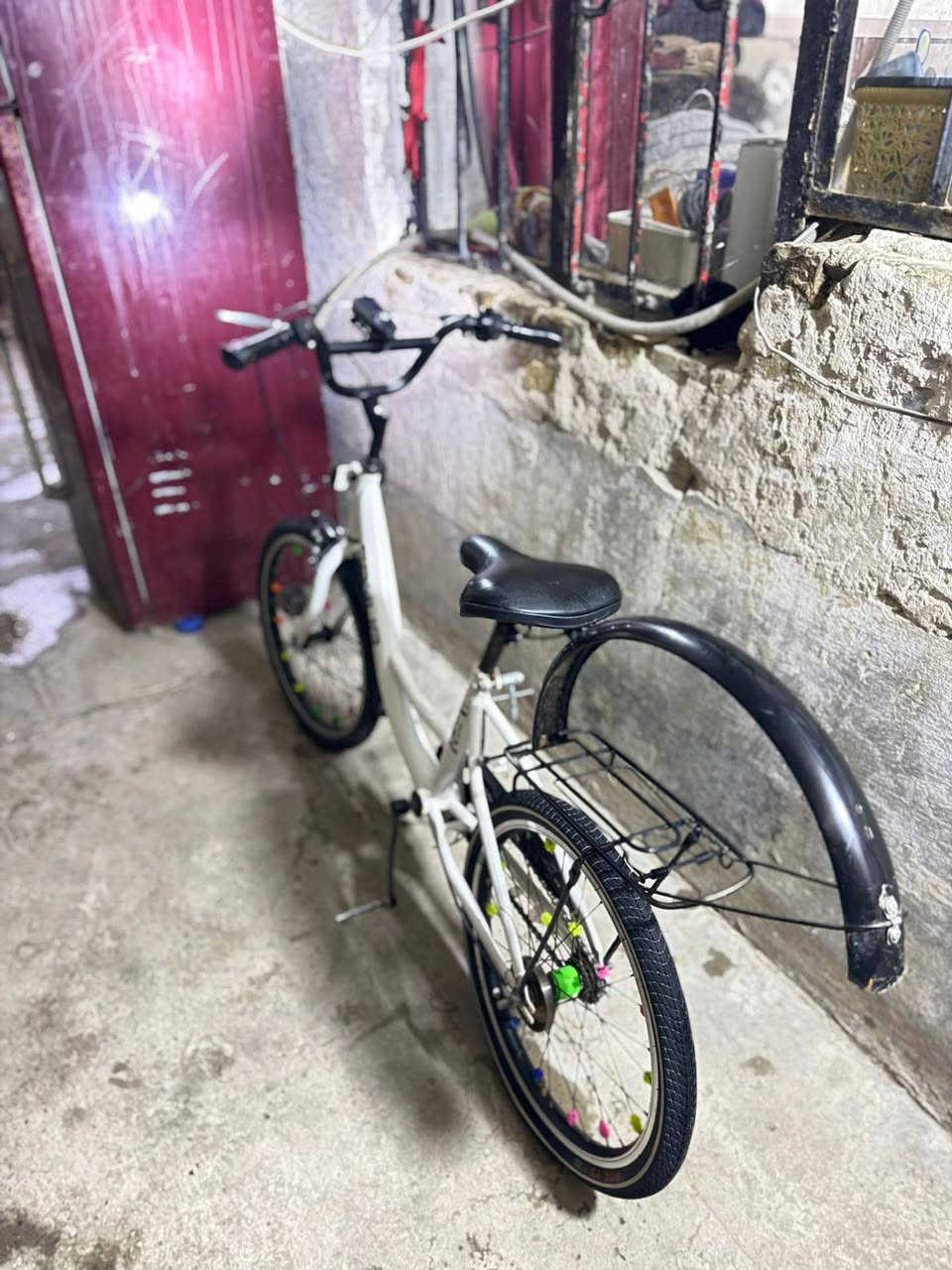 سلام عليكم بايسكل حجم 20 نضيف سعر 60 مكان الزعفرانيه الرقم ***********
