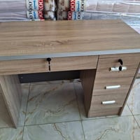 ميز مكتبي • جديد • الرفاعي يم أفران