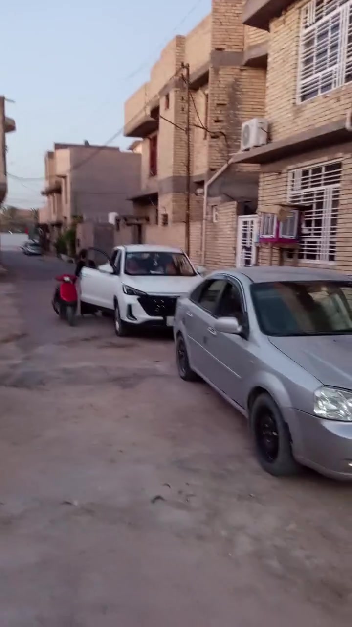 شقه للايجار المساحه 100متر المعملجي البزل المدفون شارع جمعته اهل البيت 300الف ***********
