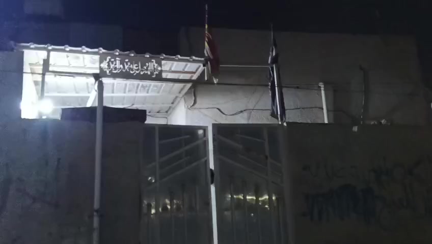 سلام عليكم
عندي بيت للبيع 
م100 يحتوي على غرفة1 ومنور و ديوانية واستقبال وحمام داخلي وخارجي البيت موقعة حلو مقابيل ساحة مامقابلك احد بناءجديد  
للستفسار خاص 
او اتساب فقط تصوير ليلي ماواضح كلش
***********
