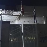 عندي بيت للبيع  م100 يحتوي على غرفة1 ومنور و ديوانية واستقبال وحمام دا...