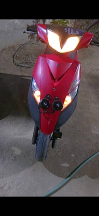 هذه دراجة نارية من طراز 125 Kymco GP.  درجه نوع ثلعب   تتميز بمحرك ربا...