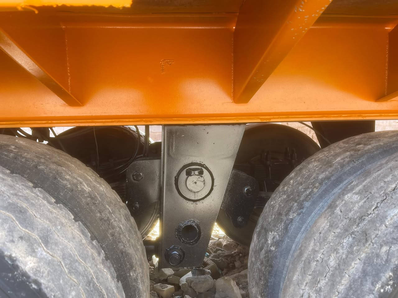 السلام عليكم عربانه للبيع حداديه قديمه شاصي ١٦ دناكير ١٤      تايرات فوك النص عمر   المكان بغداد    للاستفسار ***********63
