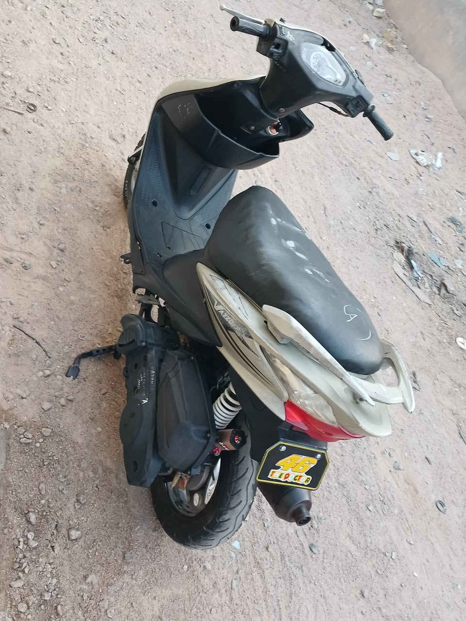 سلام عليكم دراجه ادرس للبيع كهربائيات شغاله نكره سلف مكينه خير من الله نعومه شلعه معدل دراجه حلوه تخم تاير جديد سعر 350بيه مجال مكاني جزيره الفيحاء هـ***********

