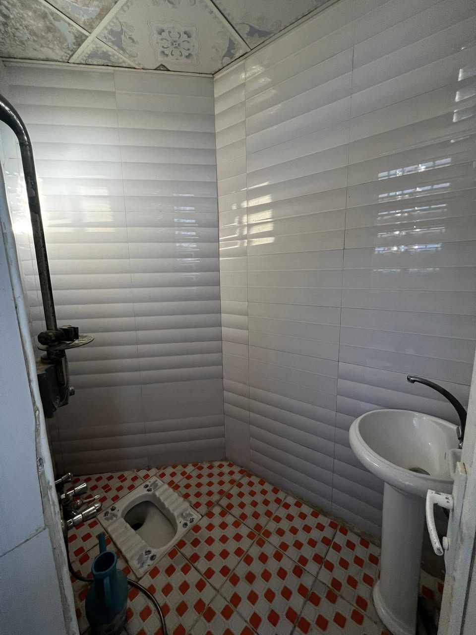 للايجار بيت في ام الخيل 3
مساحة 200 متر طابقين نضيف جدا
يحتوي على 4 غرف وصالتين واستقبال ومطبح حار+ بارد وحديقة وكراج ومجمعات صحية 2

للاستفسار 
***********
