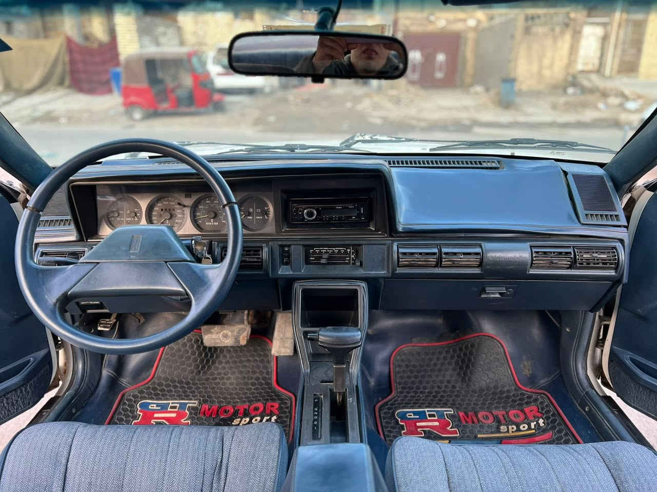 سلام عليكم سياره اولدز موديل(1990) رقم نكليزي بغداد باسمي سياره قطره صبغ مابيه مكينه وكير وصدر جدد كهربائيات كله شغاله  مكينه بلاد والسيارة كلها بلاديه السعر$(31) الهاتف(***********) مكاني بغداد مدينه الصدر
