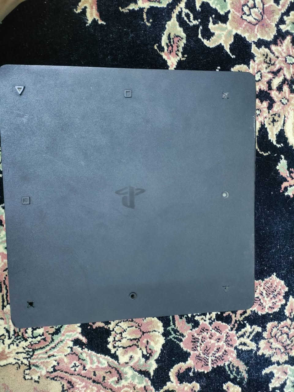 سلام عليكم
بلي 4 سلم 
ذاكره 500 
نضام 13.2 
ملحقات الجهاز 
كيبل HD
كيبل تشغيل الجهاز 
كيبل شحن الجوستك
جوستك وحده
وقرص جيتي اي 5 
البلي مفتوح تنضيف مدخل القرص بس هاي 
مكاني بغداد حي الجهاد 
رقمي ***********
سعره 200 مع الملحقات والقرص
