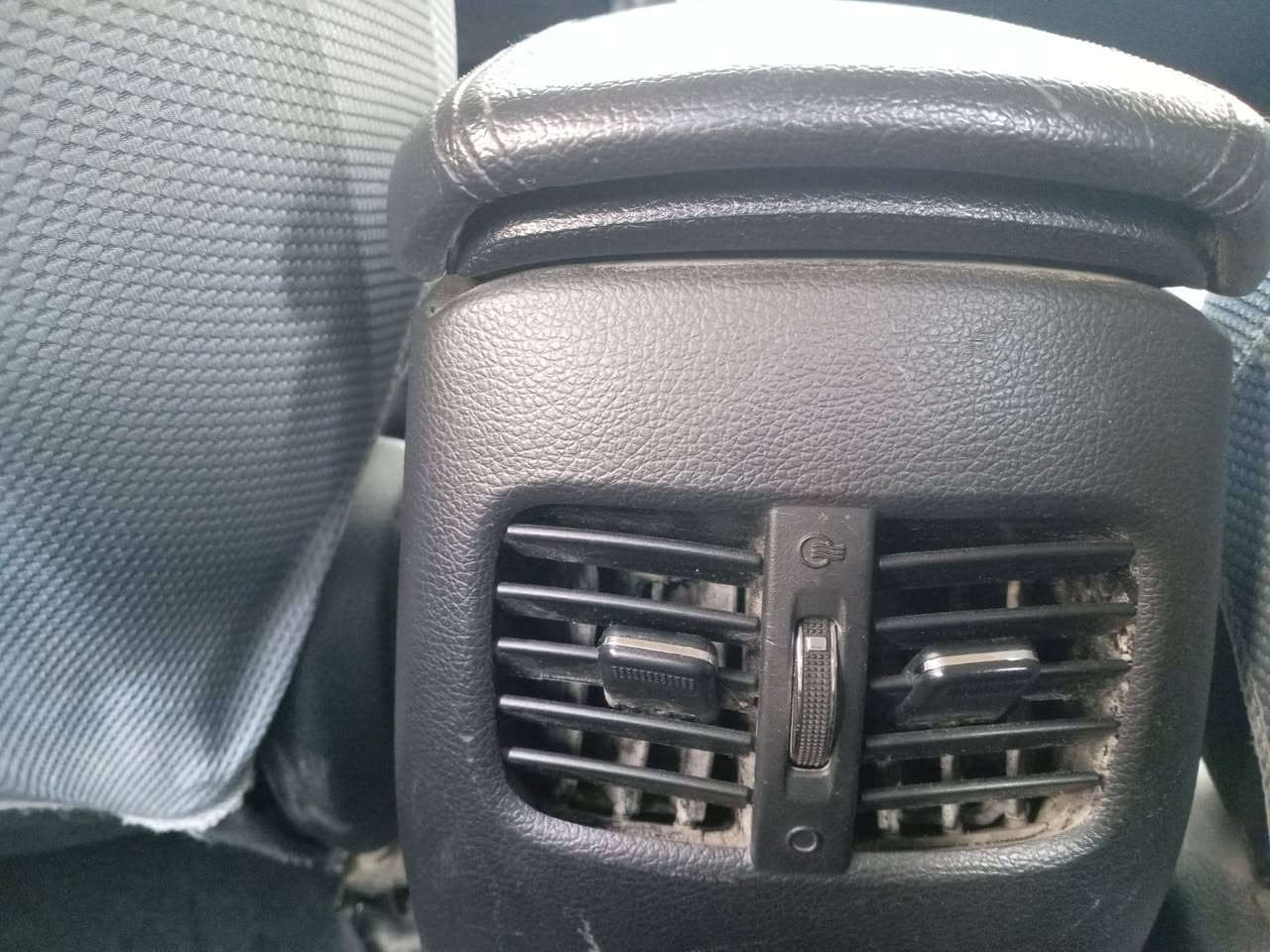 كيا سيراتو 2014 فول مواصفات عدا لفتحه سياره جديده مكفولا بصمه تشغيل بصمه ابواب ترحيب لد امامي لد خلفي  حساسات امامي خلفي سياره حلوه وجديده السعر 130 وبيهه مجال بسيط رقم الهاتف *********** واتساب ***********
