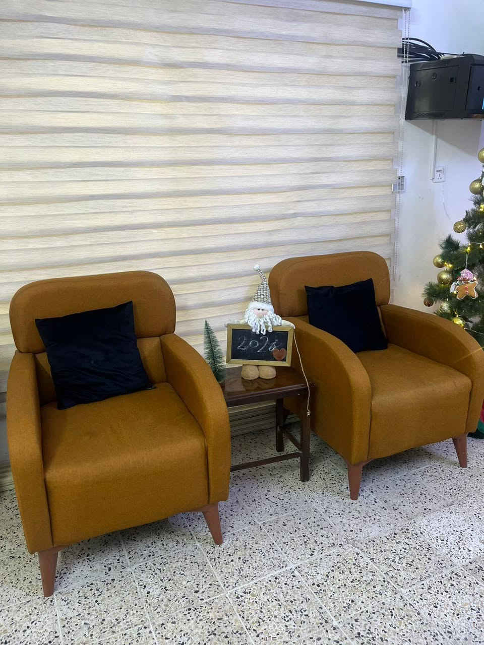 السلام عليكم 
طباخ نوع سنتر بوينت اخو الجديد 200 الف
كاونتر مع سنك  300 الف 
ثلاجه نوع جنرال كولد 175 الف
نص تخم 175 الف
*********** اليرموك
