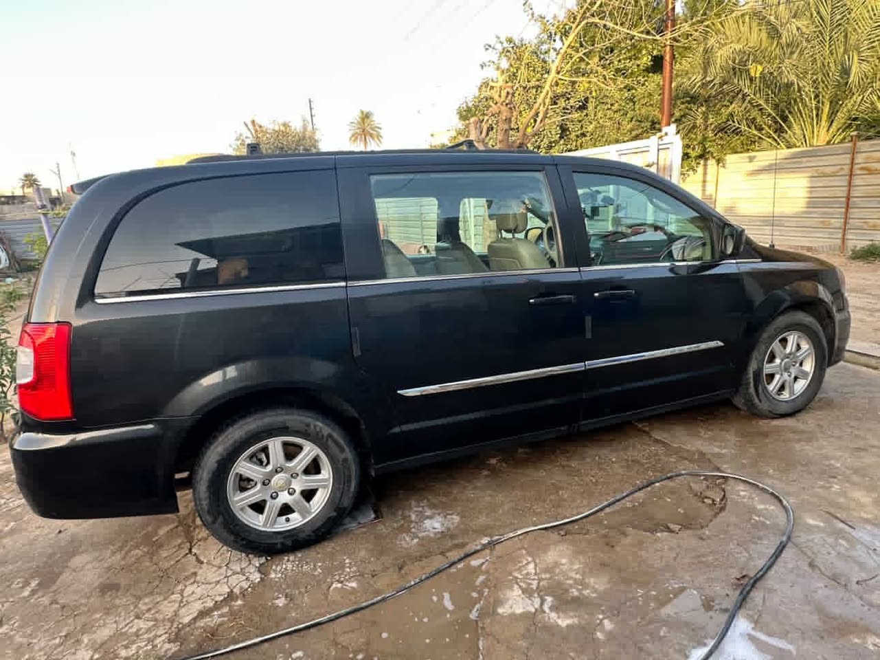 السلام عليكم
كرايسلر كرڤان (تاون آند كاونتري) للبيع 

موديل 2013

شاشة اعطال

بيبان كهرباء  

صندوق كهرباء

كشنات جلد منفصله 

كشنات بلع 

فرس ارضي 

فرس سقف

كامرا خلفيه

تشغيل عن بعد

3 قطع تبريد 

هيتر بالمري 

وباقي المواصفات 

عليها مروحه اضافيه

ومبرمجه على حماوه 95

بنيد مصبوغ 

وجاملغ مبدل ومصبوغ 

وشبر من الگصه 

صورة الحادث موجوده

وبيها كم طخه بسيطه

السعر 145 ورقه وبيها مجال

مكانها قرب جزيرة بغداد  

 *********** موجود واتساب
