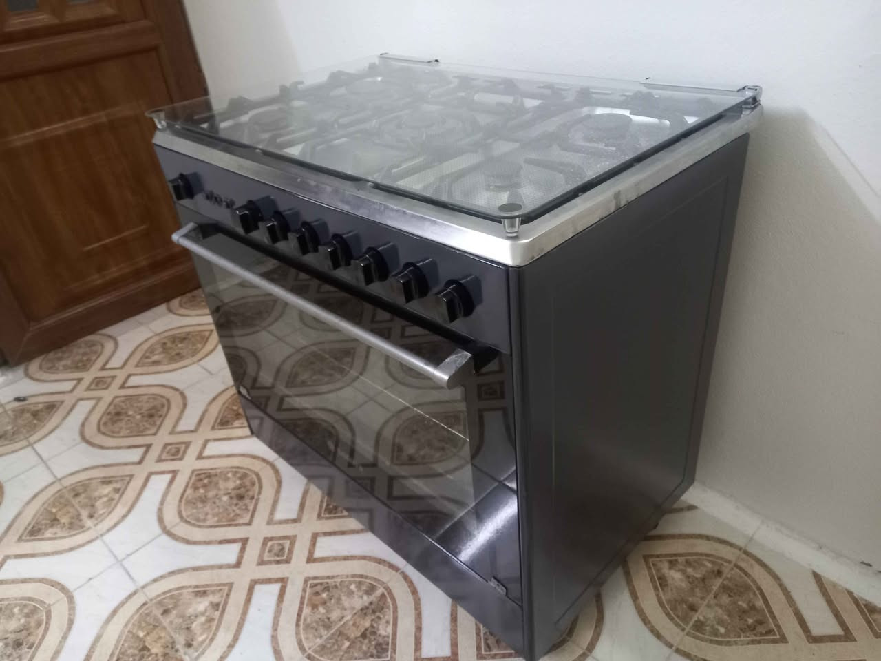 طباخ إيطالي للبيع شرط الشغل السعر ١٧٥ ألف العنوان موصل حي الصدام بعد السيطرة عالشارع العام *********** *********** يوجد توصيل داخل الموصل أجره عالمشتري موصل, نينوى
