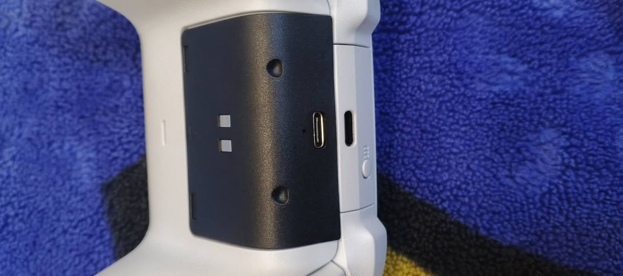 جهاز Xbox seres s للبيع
ملحقات/مواصفات 
1_الجهاز لوك ستيكر ما مفتوح و نضيف جدا افحصه شكد ما تريد ( ما اشغله هواي لان طالب ثالث و ملتهي بالدراسة) 
2_الجهاز كامل يجي وي كارتونته و اوراقه و كيبلاته
3_يجي وي الجهاز لعبتين Gta4 و Mortal combat XL
4_يجي وي الجوستك بطارية 2400 mAh وي شاحنتهة
5_ اصدار الجهاز 2022
السعر 360 الف و بيه مجال قليل 
تحياتي الكم


**إذا كنت صاحب هذا الإعلان وتريد حذفه لأي سبب، رجاءا أرسل رسالة إلى الدعم الفني**