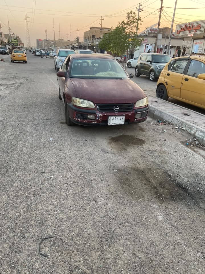 سلام عليكم أوبل بزون موديل ٩٤
مكينه وكير بطه جدد تخم تاير 
جواها سياره مكفوله منل ضربه والعيب شرعي
رقم واسط تحويل مباشر ***********
