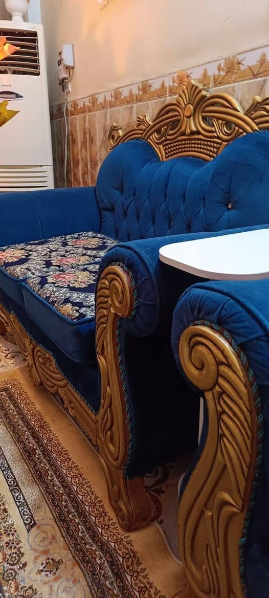 سلام عليكم تخم ملكي تفصال 10 مقاعد نضيف جدا لبيع مكان بغداد التاجي تصال على الرقم *********** اي
