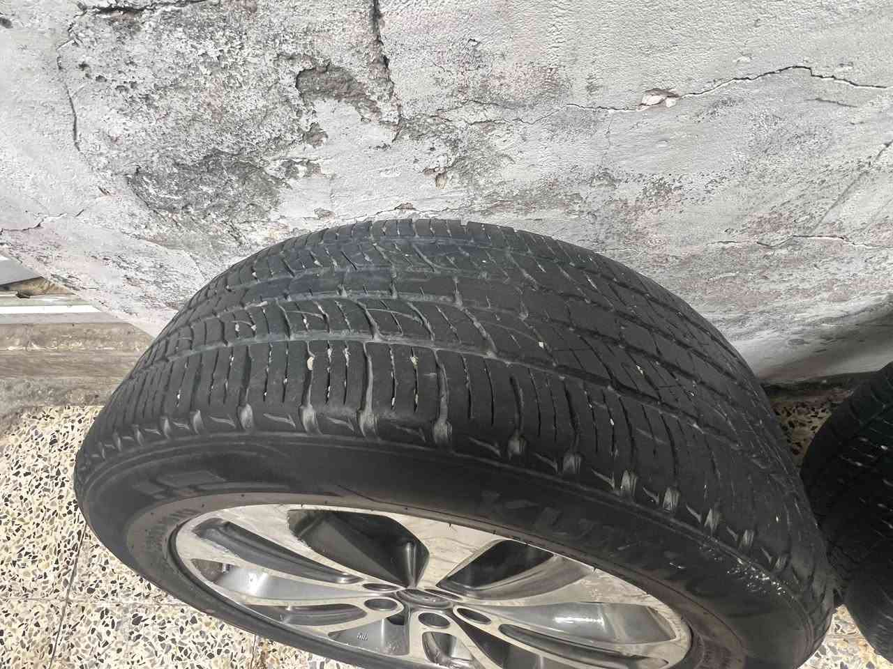 السلام عليكم تايرات سورنتو للبيع هنه ولوياله نضافه فول فول شوفت عينك للبيع  سعر 200 وبيها مجال رقمي ***********  واتساب
