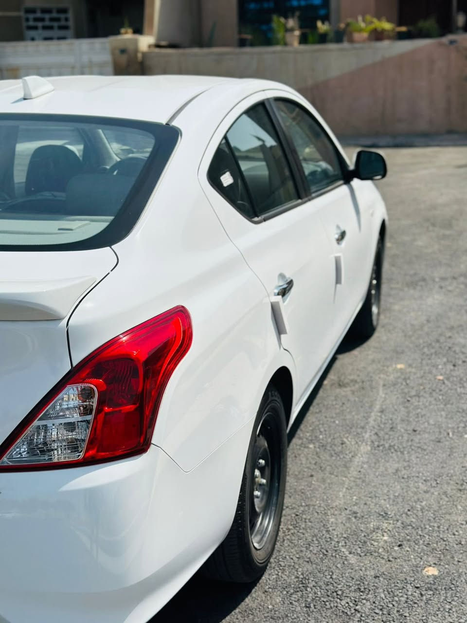 السلام عليكم 
نيسان صني 2024 هندي ام الضمان شركه السور شباك النحله الشكل الجديد 
السياره كفاله عامه من كل شي الضربه التبديل الصبغ البارد على وضع الشركه شرط الفحص ماشيه السياره (21) الف 
السياره صارف عليه دوشمه + ارضيه جلد +عازل وصوت السياره جاهزه من كل النواحي مال جناي 
- رقم بغداد جديد وبسمي 
- السعر 136 وبيه مجال 
- مكان السياره بغداد 
الاستفسار الاتصال على الرقم ***********
