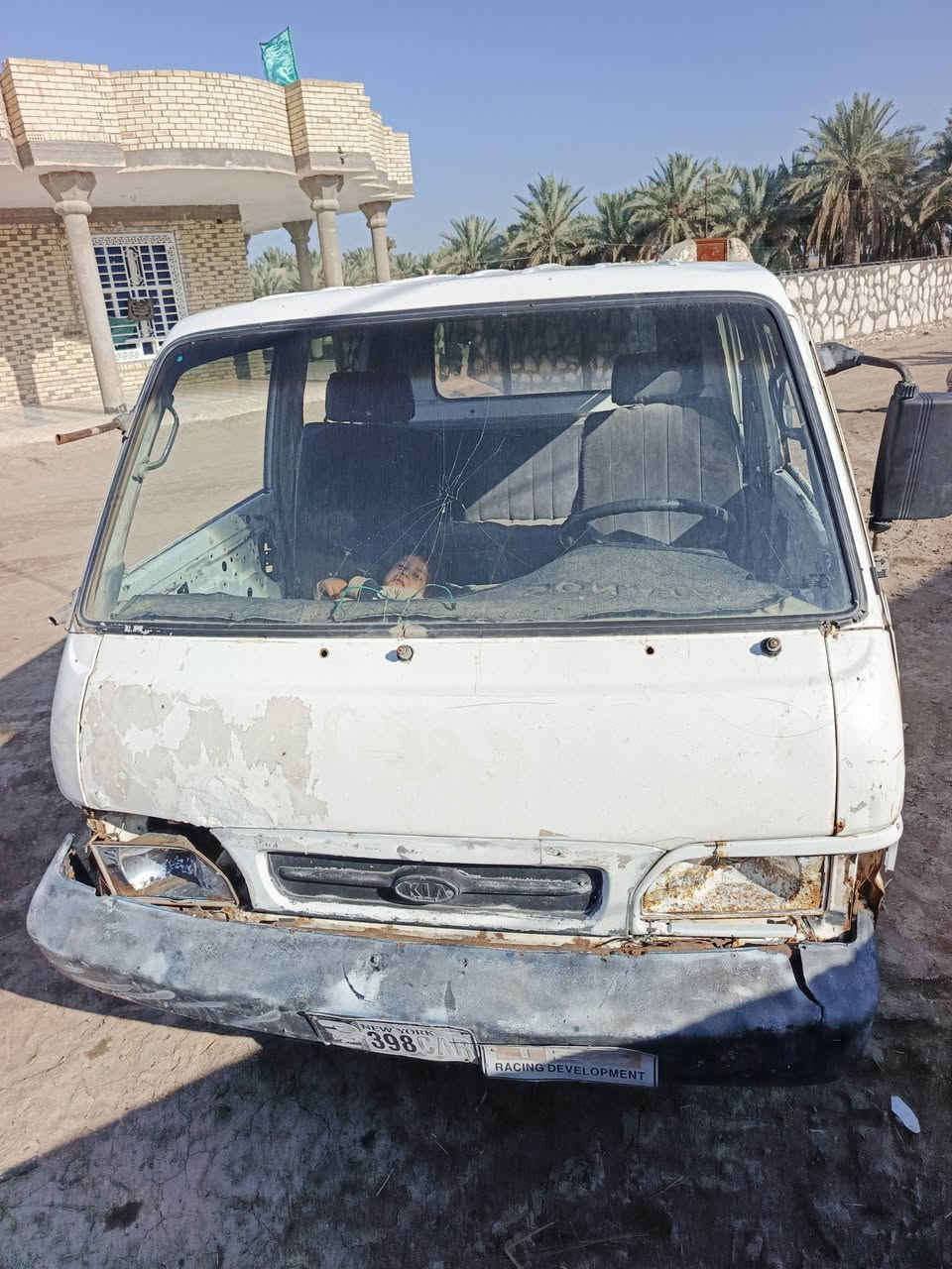 للبيع كيا  موديل ٩٦ بدوون رقم كير محرك شاصي تخم تاير مكفولات والكشر كدامك السعر ٢٠ ورقه
*********** 
***********
