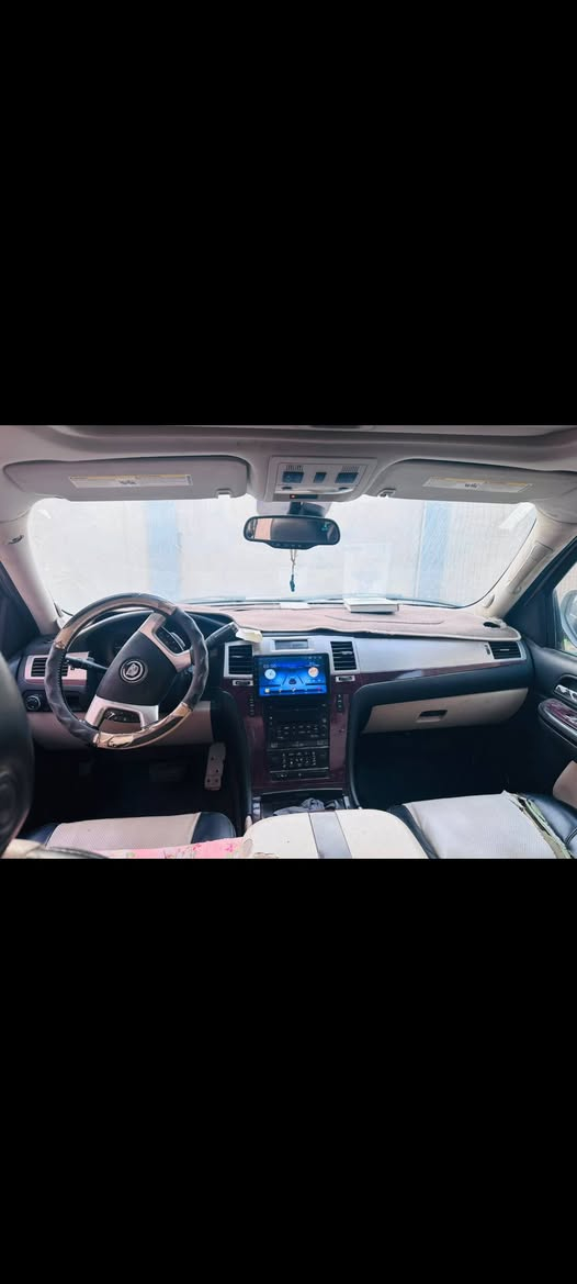 السلام عليكم كاديلاك سكاليت فول فول مواصفات اعله شي معروفه مواصفاته السياره جاهزه موديل 2013 السعر 140  لان مستعجل اوبلعافيه علياخده للاستفسار ***********
