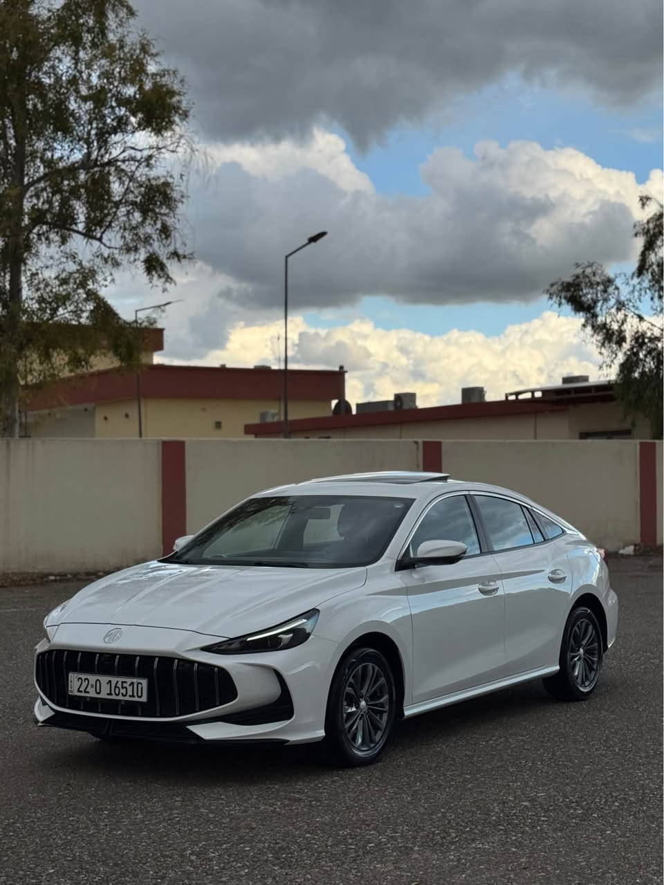 مؤديل 2025 ره قه م هه ولير سياره كه هـيچي نيه ده عامي بؤ ده عامي به شه رت نوقته ي نيه نها قؤپيكي له سه قفي هيه هي شحنه بونيتي دوو نوقته ي بچوكي هيه بي ده ست كاري  12 هه زار رؤشتوه شاشه ئه كتيف ده بل ئه كتيف مواسه فات فول سلايت بريك به سمه ٥ كاميره ئوتؤ هؤلد كوشن جلد لايت ليد گيج ئه ليكتروني شوين هه ولير نرخ 118 مه عامه ليكي زور زور كه م ژ.م *********** أربيل, العراق
