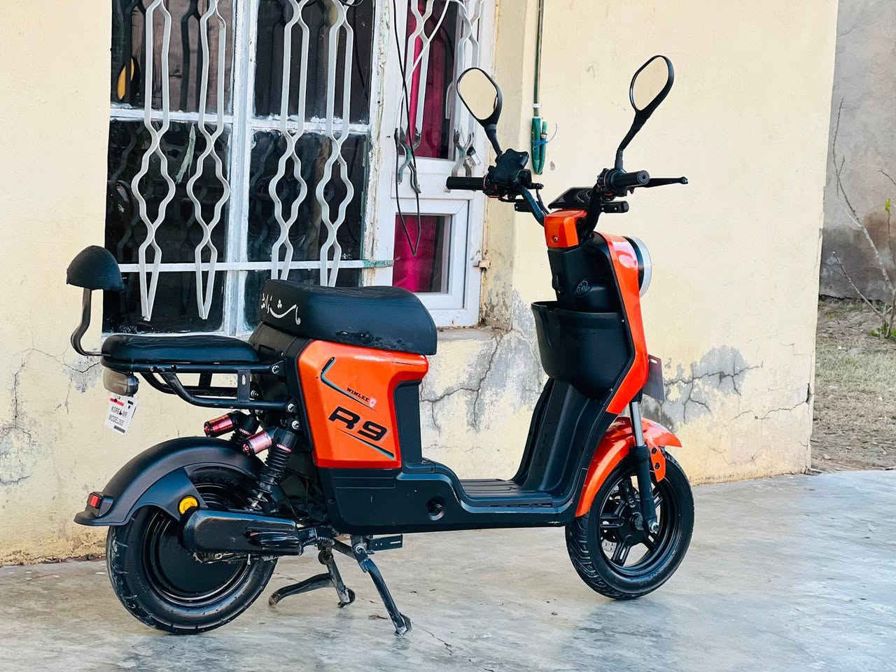 السلام عليكم
للبيع R9 
R9
موديل 2025 
نظام رجوع R
السرعة 99 .... 60 حقيقي نشاط فول 
بطاريات 5   
تشغيل ع بصمه وصويج 
للون مميز 
اشاير يمين يسار 
لايت عالي ناصي  
السعر 375 وبي مجال شي قليل 
 
 ***********
