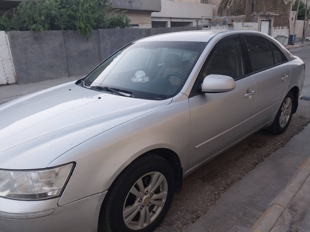 سلام عليكم سوناته موديل  2009  خليجي بيهه صبغ قطعه وحده جاملغ خلفي جهت السايق مكينه  2400  محرك كير كفاله تبريد ثلج حداديه جديده تخم تاير  رقم بغداد بسمي عليهه منضومه غاز حكومي كرت اصفر بيهه شخوط صفحه اليمنه موضوح بل صور هزه جديده السعر 110  وبيهه مجال ***********

