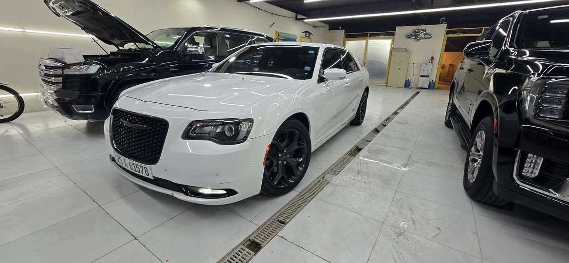 السلام عليكم 
للبيع او مراوس بأقل 
اوباما C300
فئة الS البلاك 
موديل 2021
السيارة كلين تايتل 
كفالة عامة 
بيها دحجة صغيرة بدوسة  وشخط صغير بلركن مال باب سايق
وارد كندي
فول مواصفات عدا دمام
بلنسبة للمواصفات معروفة للجناية 
مايحتاج اذكرهن شوفهن بلصور
ماشية 80 mi
السيارة حيل حلوة وجديدة
مابيها مصرف 
كير مكينة كفالة 
حدادية تخم تاير جديد
مسويلها ادامة 
السيارة بسمي سنوية جديدة 
مكانها الديوانيه 
السعر 325
للاستفسار 
***********
***********
