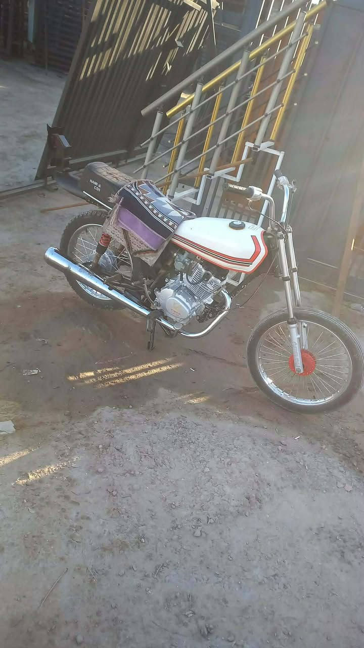 السلام عليكم  عمي دراجه للبيع السعر، 350وبيها مجال لطيبين المكان حله جسر نادر الرقم***********المو شراي لايتصل مسعجل عل بيعته
