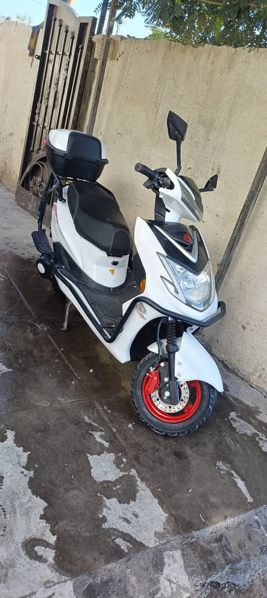 السلام وعليكم
دراجه شحن لبيع 
ست بطاريت جديده كلش(700)وبيهه مجال

مكاني بغداد البياع فلكة الشهداء
***********
