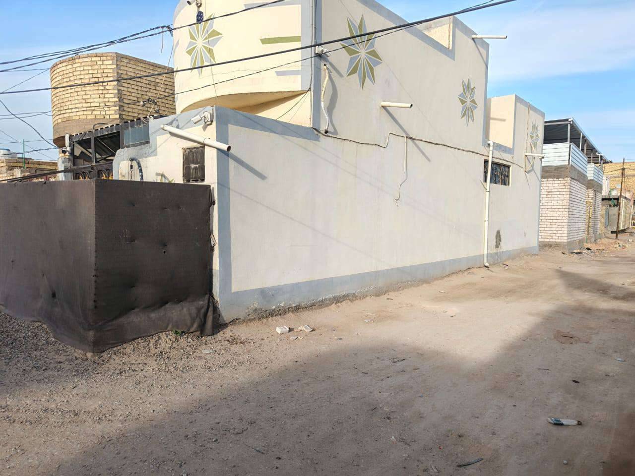 دار للبيع مساحه 75 متر ركن شارعين  طابو زراعي سند 25 فول بناء كلش مرتب
اساس صب بناء طابوك سقف صب 
يحتوي الدار على 
#غرفه #وصاله #ومطبخ #واستقبال #وصحيات 
الموقع الكوفه البراكيه شارع المطار القديم فرع اسواق بركات الزهراء من بعد الشارع العرضي 
السعر 25مليون وبي مجال بلاش 
للتواصل الاتصال على الرقم ***********او مراسله الصفيحه واتساب متوفر مكتب الياسري للعقار والمقاولات
