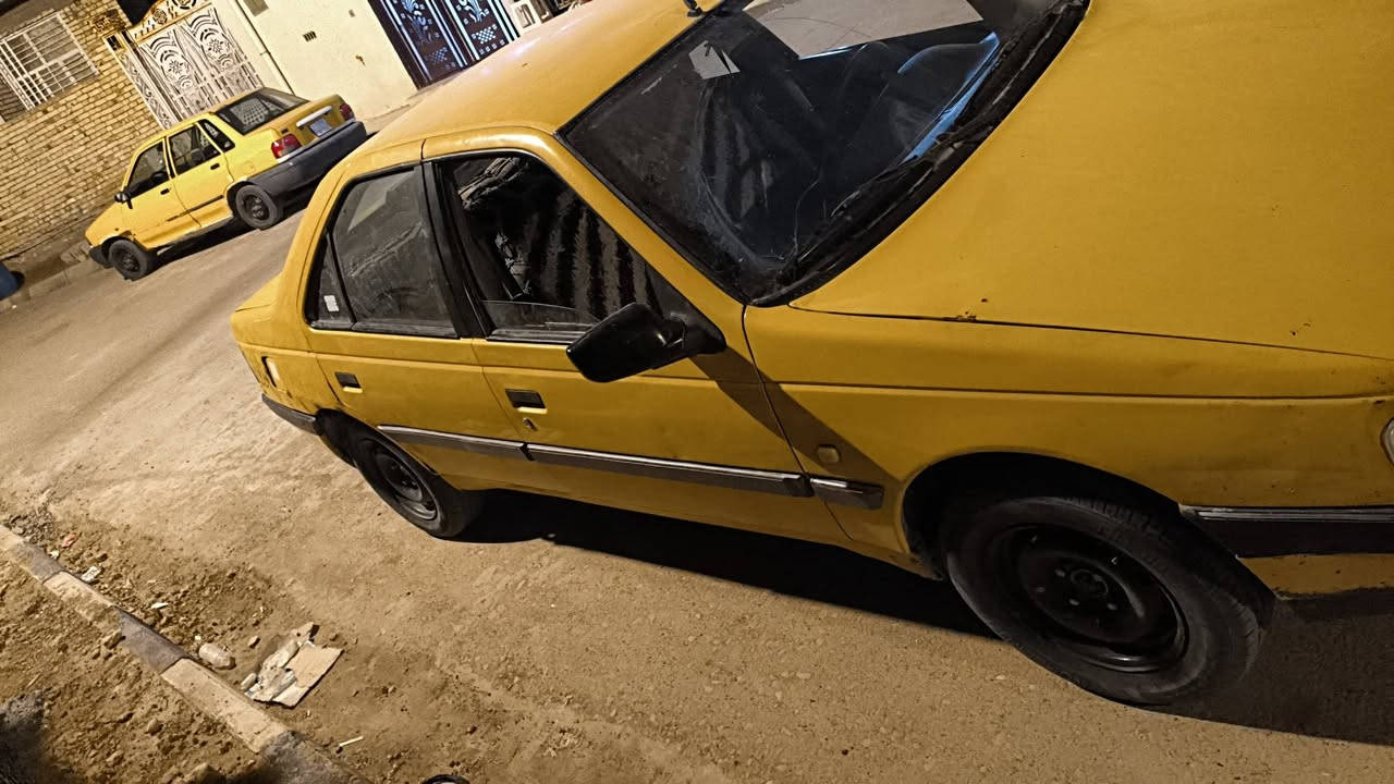 سلام عليكم
سياره بيجو 405 للبيع 
موديل 2012
نضيفه وحلو مرتبه صنويه نافذه بنهايه 19
 كير ومكينه خير من الله طك سويج وطلع لكربله 
رقمه ميسان  ظوشمه خلوه فرو دواخل نضيفه كلش 
العنوان ميسان دبيسات قرب الجسر الجديد 
الشراي يتصل على الرقم ***********
ملاحضه : السياره بيه ضربه بسيطه كد شبر بالجاملغ الخلفي  ومثل مموضح بالصوره
