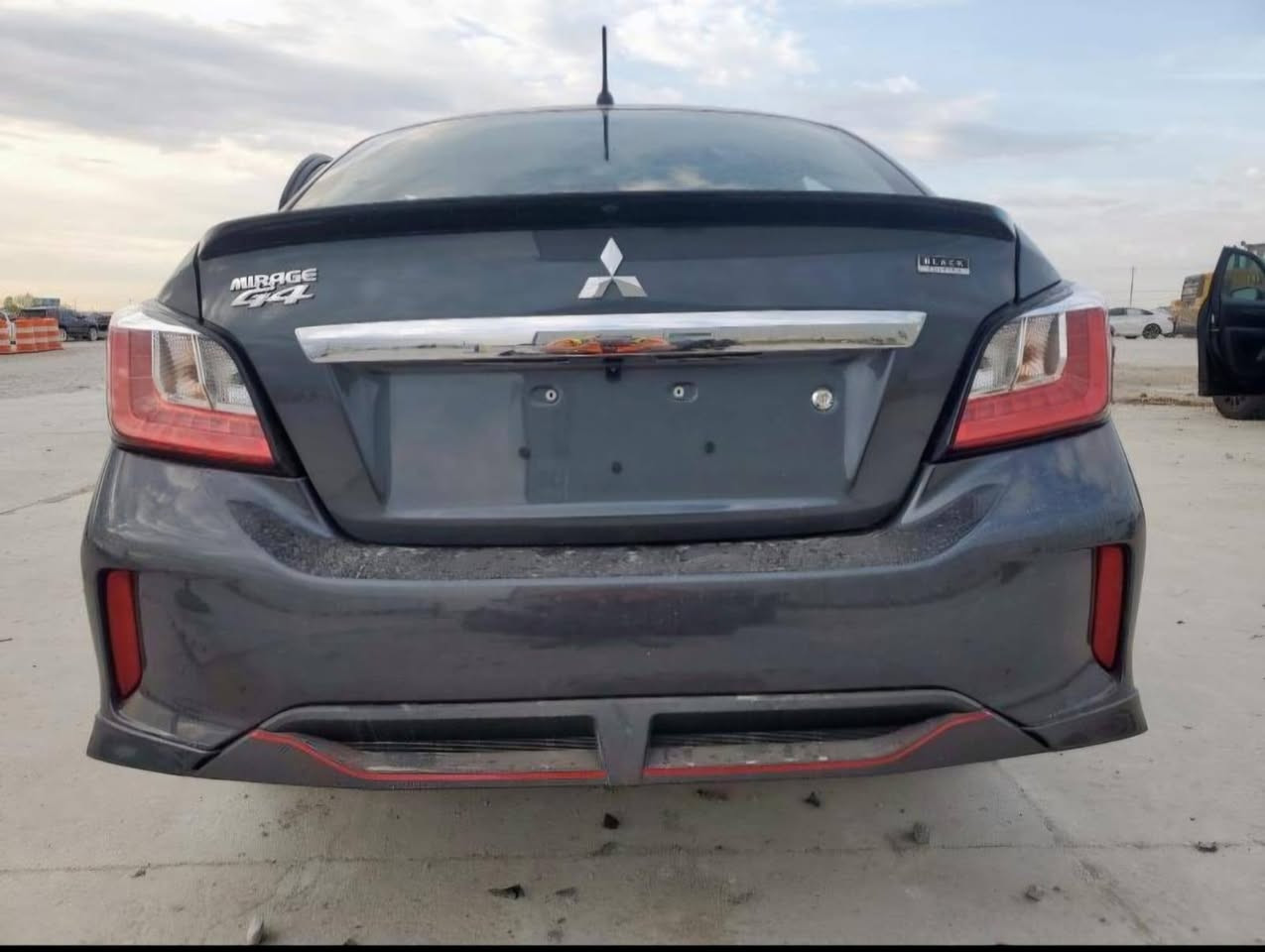 السلام عليكم مسيوبيشي ميراج 2024 رقم بغداد اعلا فئة 4g بلاك ادشن للبيع حادث مبدل اثنين بيبان جهة السايق و تصليح بالتكمة و الجاملغ مصبوغ كلير السيارة ماشية الفين بعدهي زيرو السعر 112 و بيهة مجال قليل للاستفسار ***********
