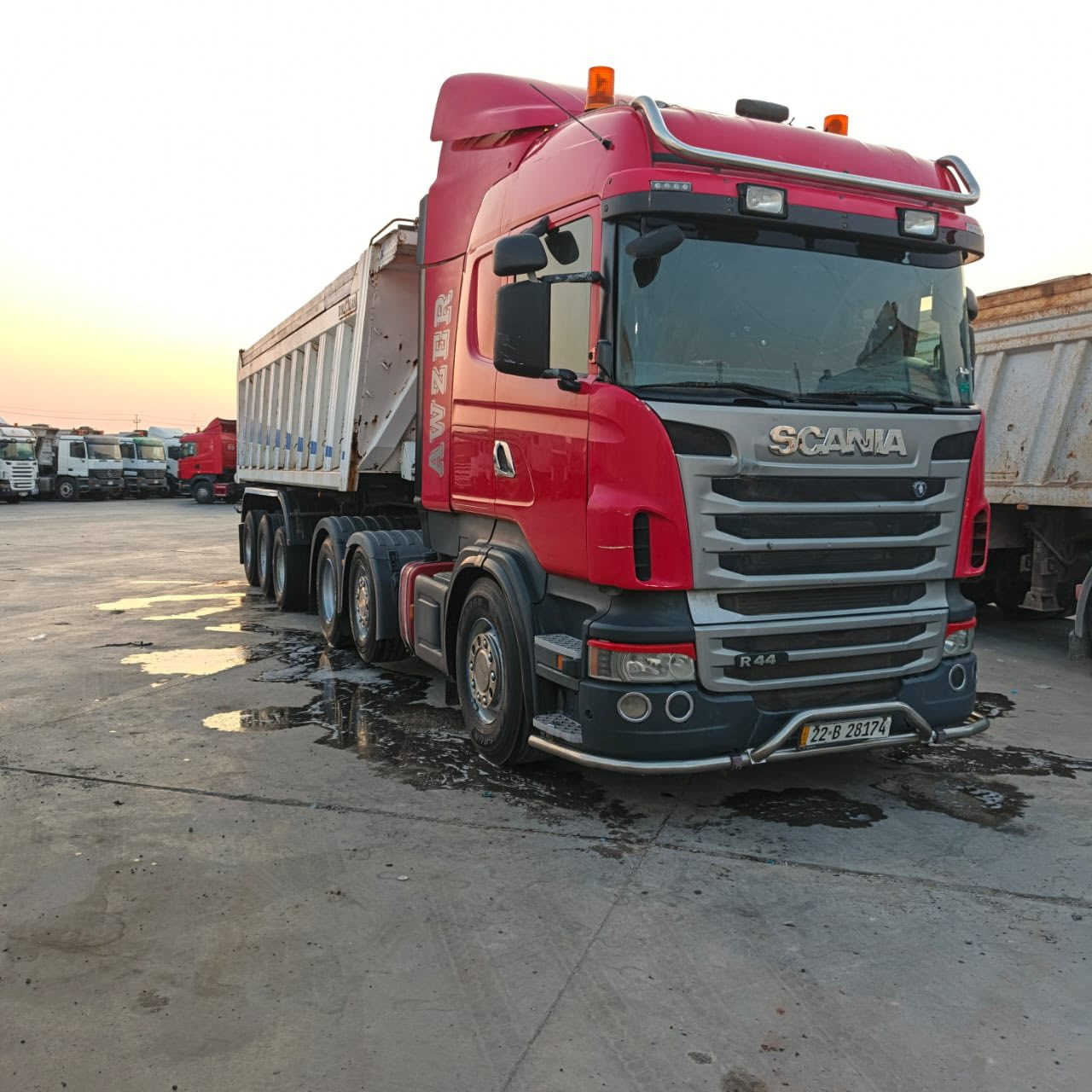 سلام وعليكم سكانيا البيع 2012 تخم تاير مكينه R440 عربانه ماكنيسان 2015   ***********👍
