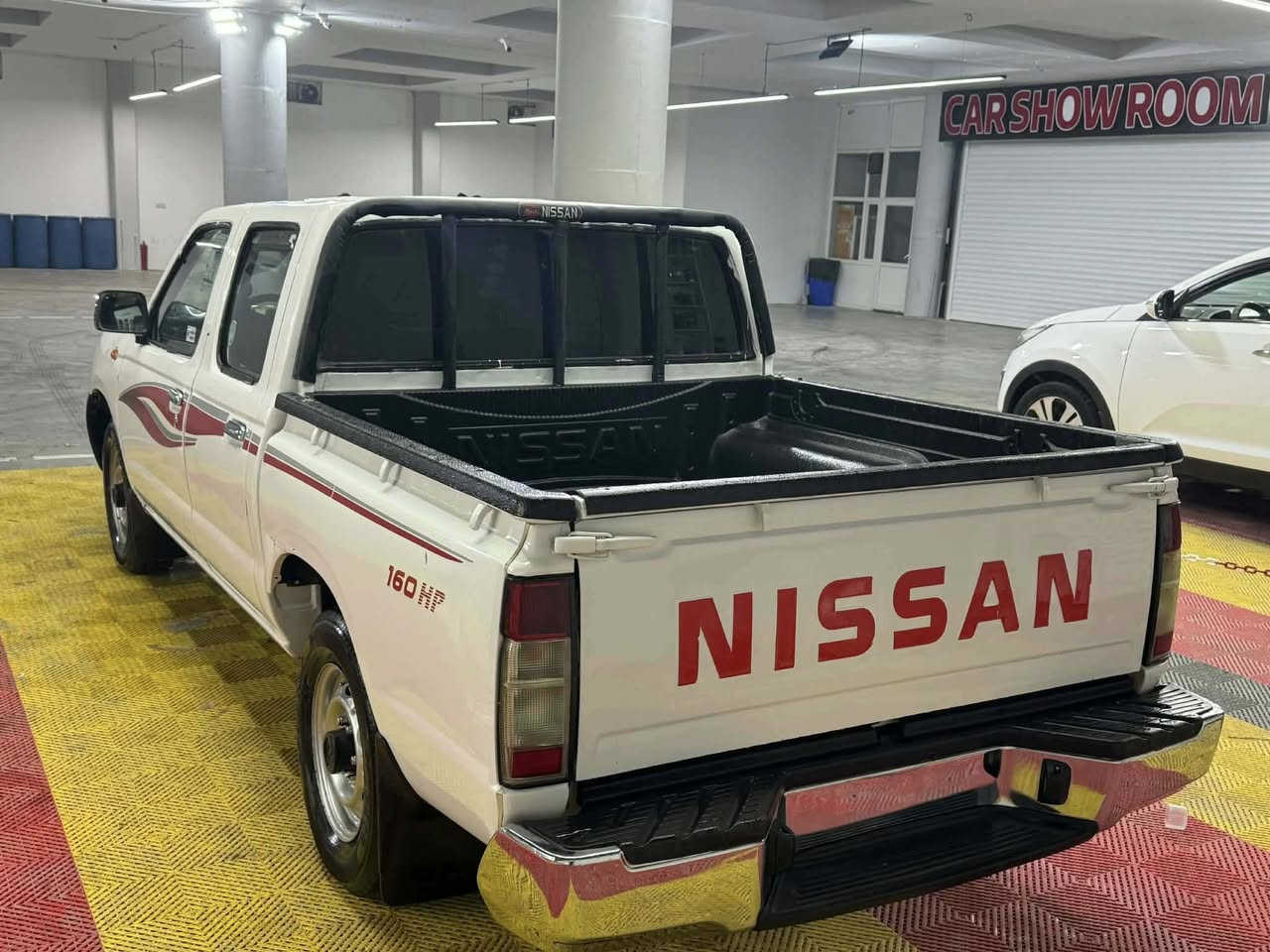 ‎نمونەیە لە جوانی لـۆکک🔥.
‎بــــــــۆفـــــــــرۆشـــــتن 📢.
‎سەیارەکە ساخە مزایدەیە بەناوی خۆمانەوەیە👑.
‎لــــۆۆۆۆۆۆۆۆک وەک شەریکە ماوەتۆ 📦📦.
‎سەیـەرەکە ماڵی دۆستە یەک دینار مەسرەفی تیا نەماوە سەقفـی شوشە نەبێ نەتەوێ
‎گێـڕ و مەکینەی وەشەرت  
‎لەڕاستی جوانترە نەک بڵێی بەس ڕەسمە
‎تـایەو ویـلی لۆکککک🛞🛞. 
‎ناو دەرەوەی لۆکە ماشاللە
‎عام بۆیاخە لەسەر ساخی  
‎زەمانی هەموو شتێکی ئەکەم👍🏻👌🏻.
‎مەکینەو گێڕی وەشەرتە تەبریدی سارد و گەرم جایزە
‎سەیارەکە مۆدێلی (2007)یە 
‎سەیارەی مەعرەز نیە ماڵی دۆستە
‎بەدوای عەیبا مەگەڕێ ڕۆن و پاتری تایەو ویلی هەردوو جامی هەڵگیراوە هەمموی جایزە  
‎یەک تەقەو ڕەقەی تیا نیە برێکی مەسبووته کەمێ مەجالی برایانەشی تیایە
‎لە  کەلارە
‎ئەوە ڕەقەمەکەمە یان ئەدم بۆ بنێرە لە خزمەتام موشتەری نیت سەری خۆت و منیش مەهێشێنە
***********
