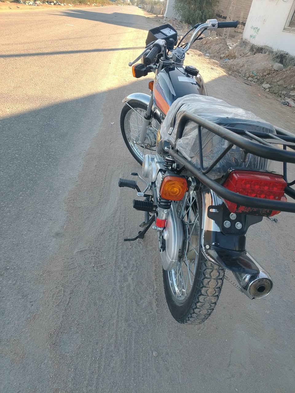 السلام عليكم دراجه للبيع الموديل 27 دراجه نظيفه واحلى من الصور السعر 725 وبيها مجال.
(***********)🖤
