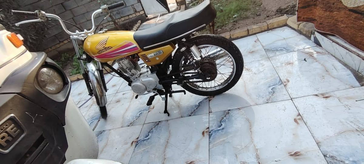 سلام عليكم دراجة تعمير هسة توى كملت مكينة نامة بلدي شاصي نامة بلادي مكينة ما مفتوحة وشاصي عدل مامعوج الدراجة سامتة نقص برقي مابيهة لسعر 450وبيهة مجال قليل رقم الهاتف ***********
