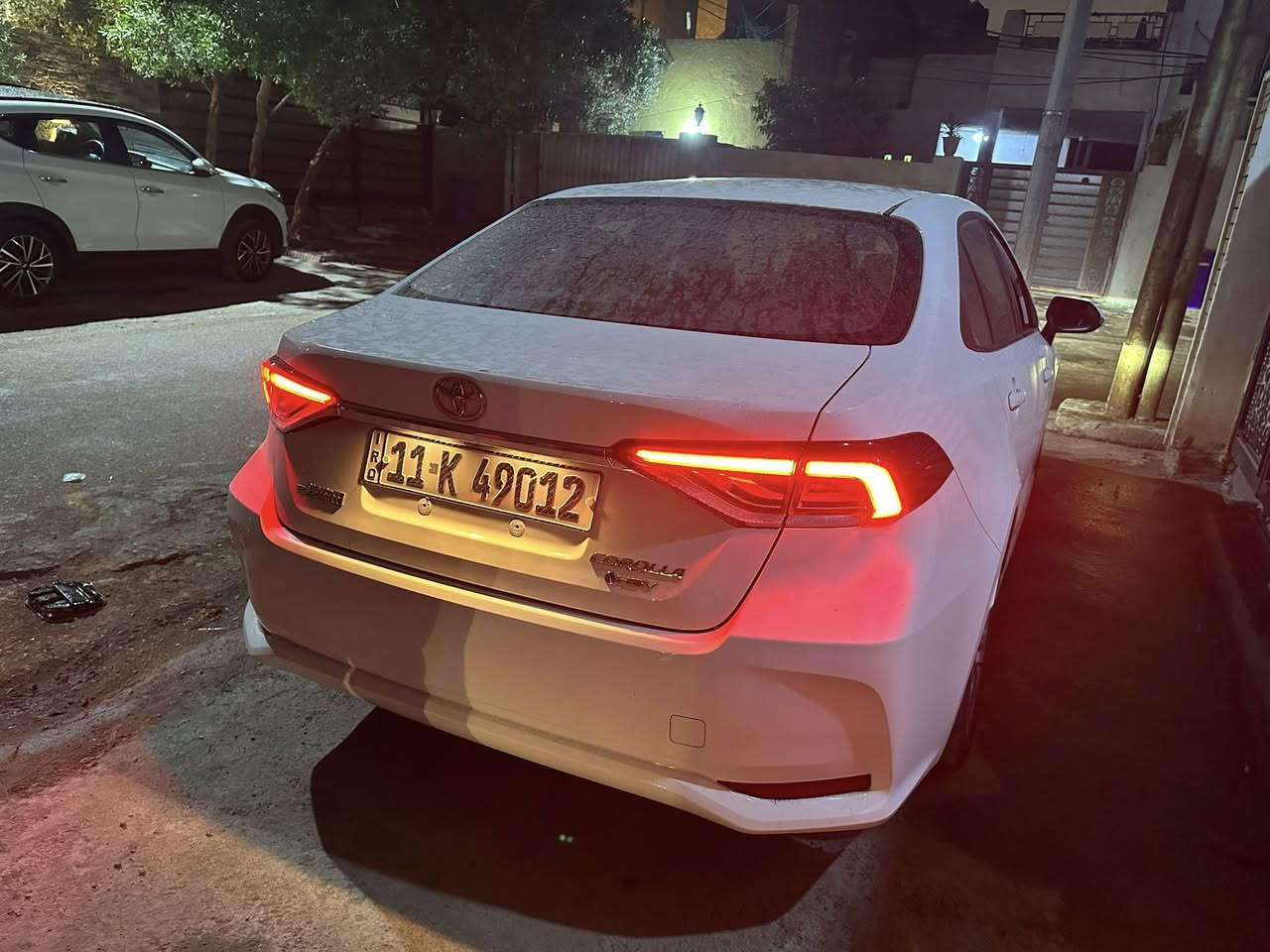 للبيع

تويوتا كورولا 2025 هايبرد – شكل خليجي

🔹 رقم بغداد

🔹 سيارة كفالة عامة – مكفولة من الشخط 

🔹 ماشية 3,000 كم 

🚗 سيارة بالكارتون بحالة الوكالة

🔧 المواصفات:

 • مكينة 1800 هايبرد

 • فتحة سقف

 • رادار + تحديد مسار + قيادة ذاتية

 • قراءة علامات الطريق المرورية

 • بصمة تشغيل + دخول ذكي (بصمة يد الباب)

 • هاند بريك بصمة + Auto Hold

‏ • EV Mode + Drive Mode + مانع انزلاق

 • تحكم كامل بالستيرن مع كروز كنترول

 • بطاين أبواب حياكة مطرزة

 • عدادات ديجتل

 • شاشة مسجل مع CarPlay

 • تبريد بيانو

 • كاميرا خلفية دوّارة

 • لايت زينون عالي ناصي + بروجكتر

 • حساس إطارات

 • حساس مطر

 • حساس لايت داينمك

📍 موقع السيارة: بغداد

 • 23700 مليون وبيهة مجال بسيط 

***********
