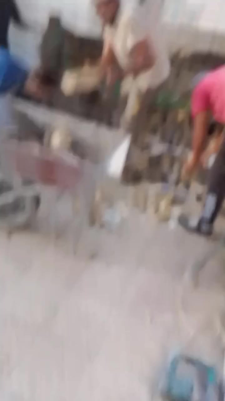 بسم الله توكلت على الله  اخوكم مصري مقيم في بغداد  بشتغل تفليش وتنضيف أنقاض وتنضيف وترتيب الحدائق وتكشير حوائط وقلع كاشى  وتفليش درج ومعى كادر كامل مصرين رقم الواتس ***********
