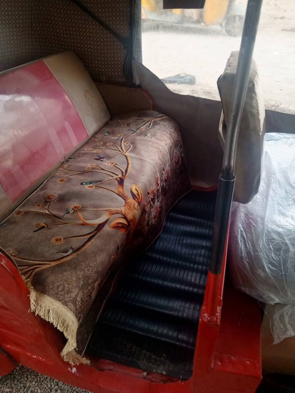 سلام عليكم تكتك للبيع موديل 2018كاملة مكملة مانقصها شي مرقمة مرقمة شرط تحويل ثاني يوم بسمي سعرها 6600وبيها مجال رقمي ***********
